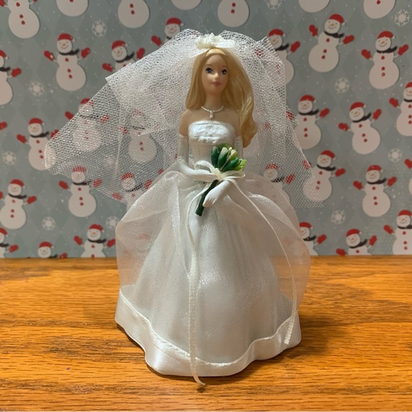 🎄2/30🎄 Hallmark Keepsake Ornament ~ Barbie ~ Blushing Bride 2002 - Picture 2 of 5
